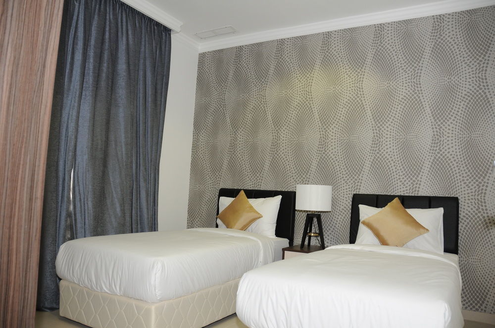 Al Muhanna Plaza Luxury Apartments Kuwait City Exterior foto